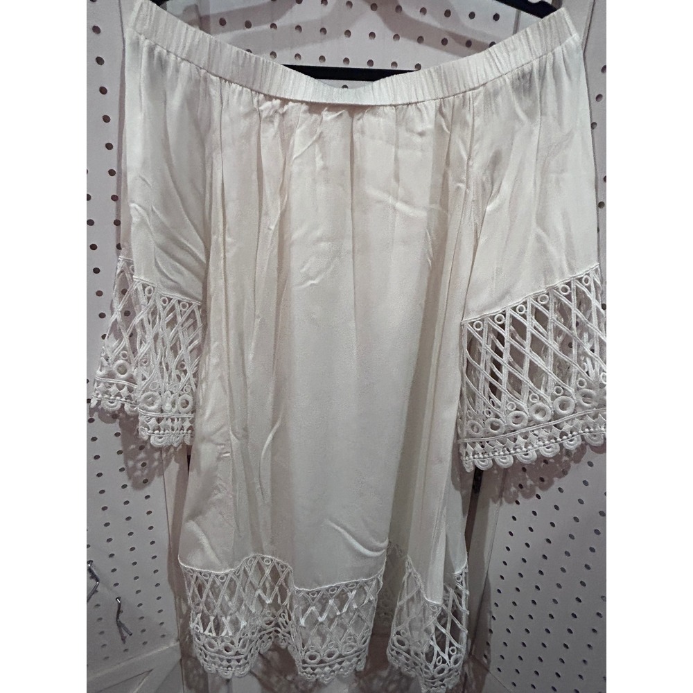 Selfie Leslie White Off The Shoulder Lace Trim Cropped Top Size‎ L
